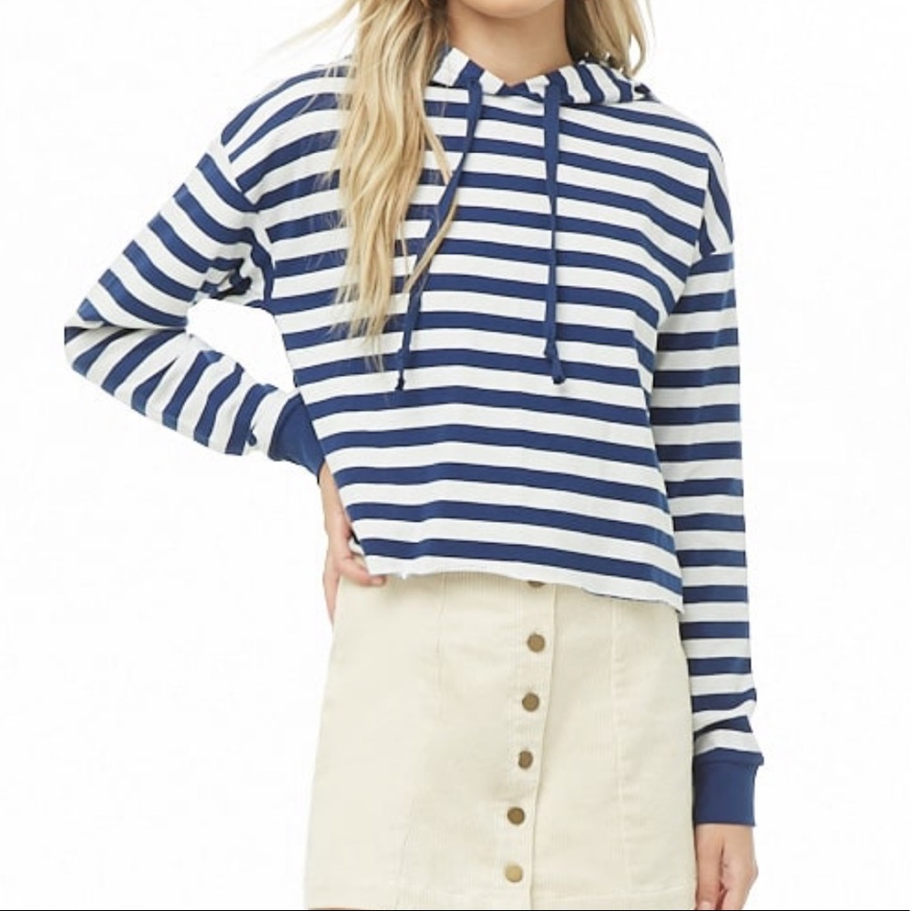 Striped hooded top😍